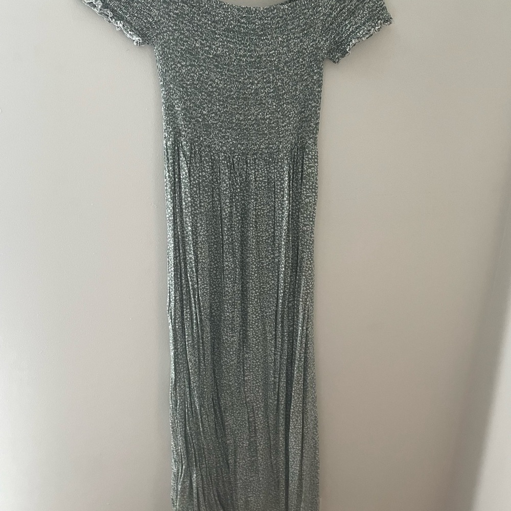 Chic Off-Shoulder Green Maxi Dress - Picture 3 of 4